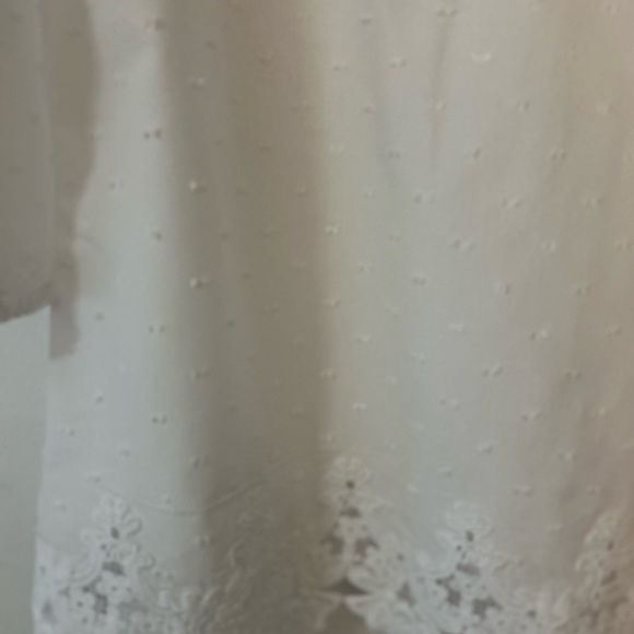 Chico’s Embroidered Lace Popover Top Size 2 New w/o tags - Picture 3 of 4